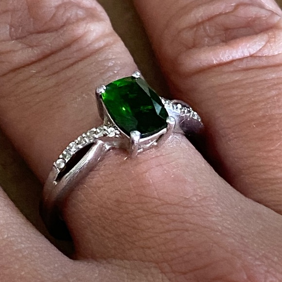 STS - Emerald Green Stone - Sterling Silver 925 Ring with Diamond Detailed band - Picture 12 of 17
